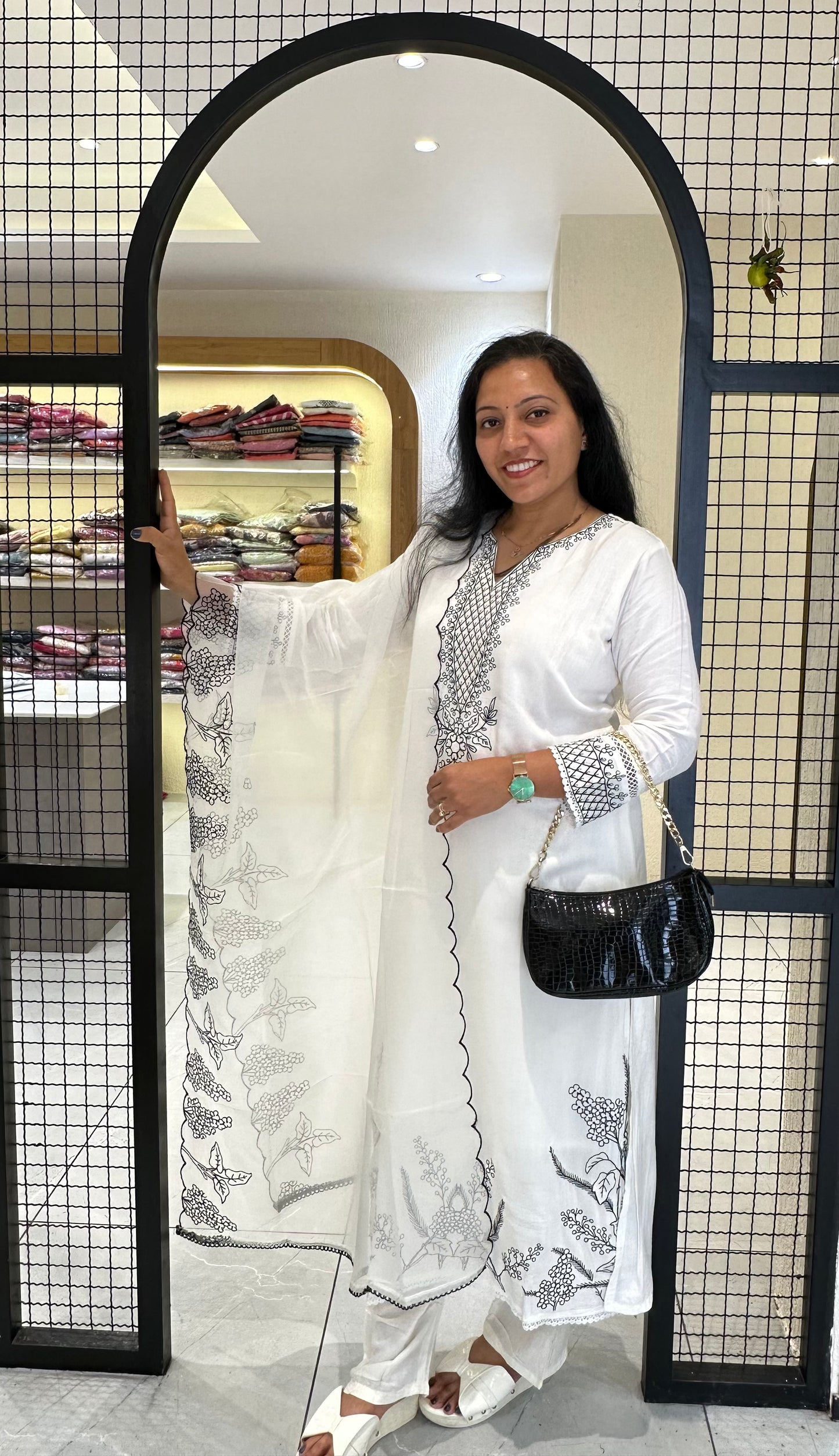 Women's white Muslin Kurta with Dupatta and Pant