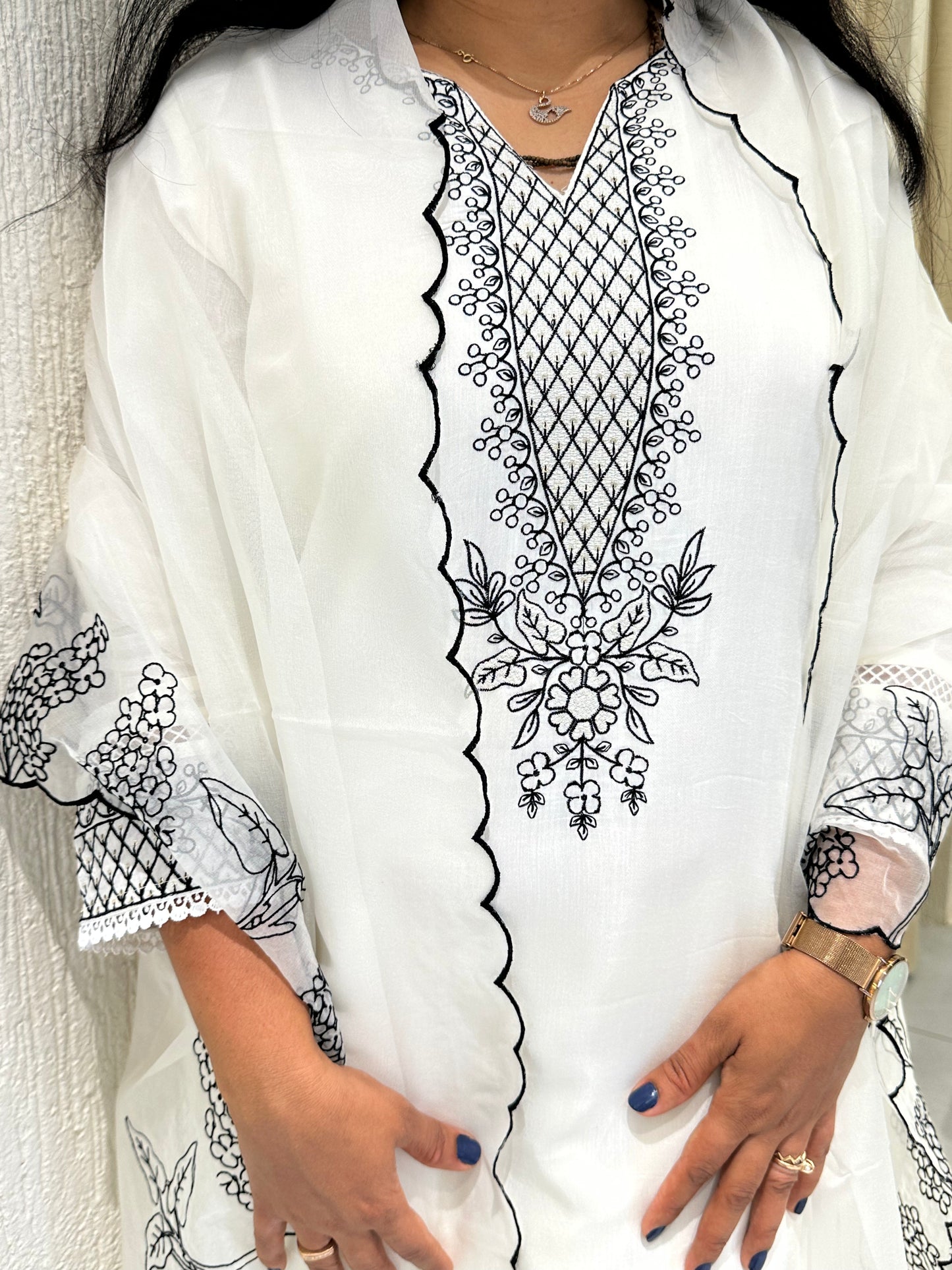 Women's white Muslin Kurta with Dupatta and Pant