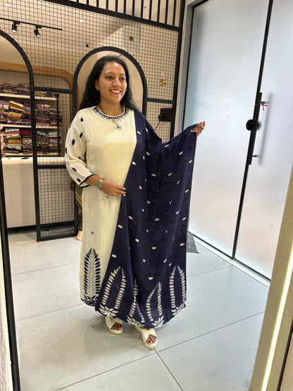 Women's white Muslin Kurta with Dupatta and Pant