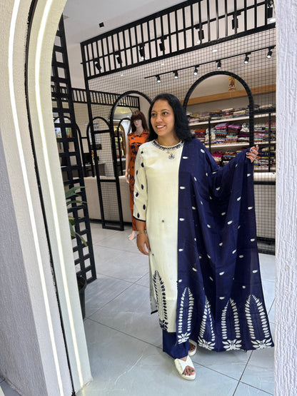 Women's white Muslin Kurta with Dupatta and Pant