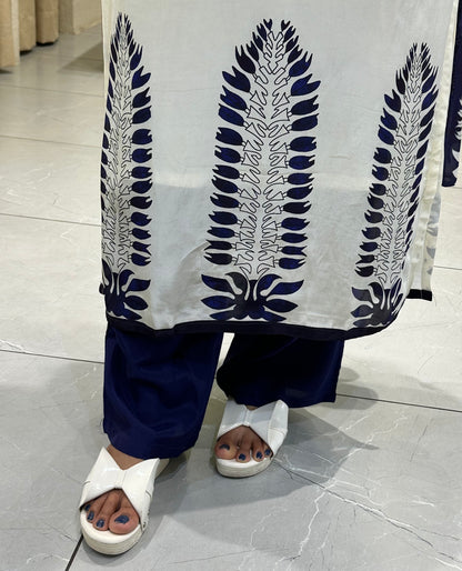 Women's white Muslin Kurta with Dupatta and Pant