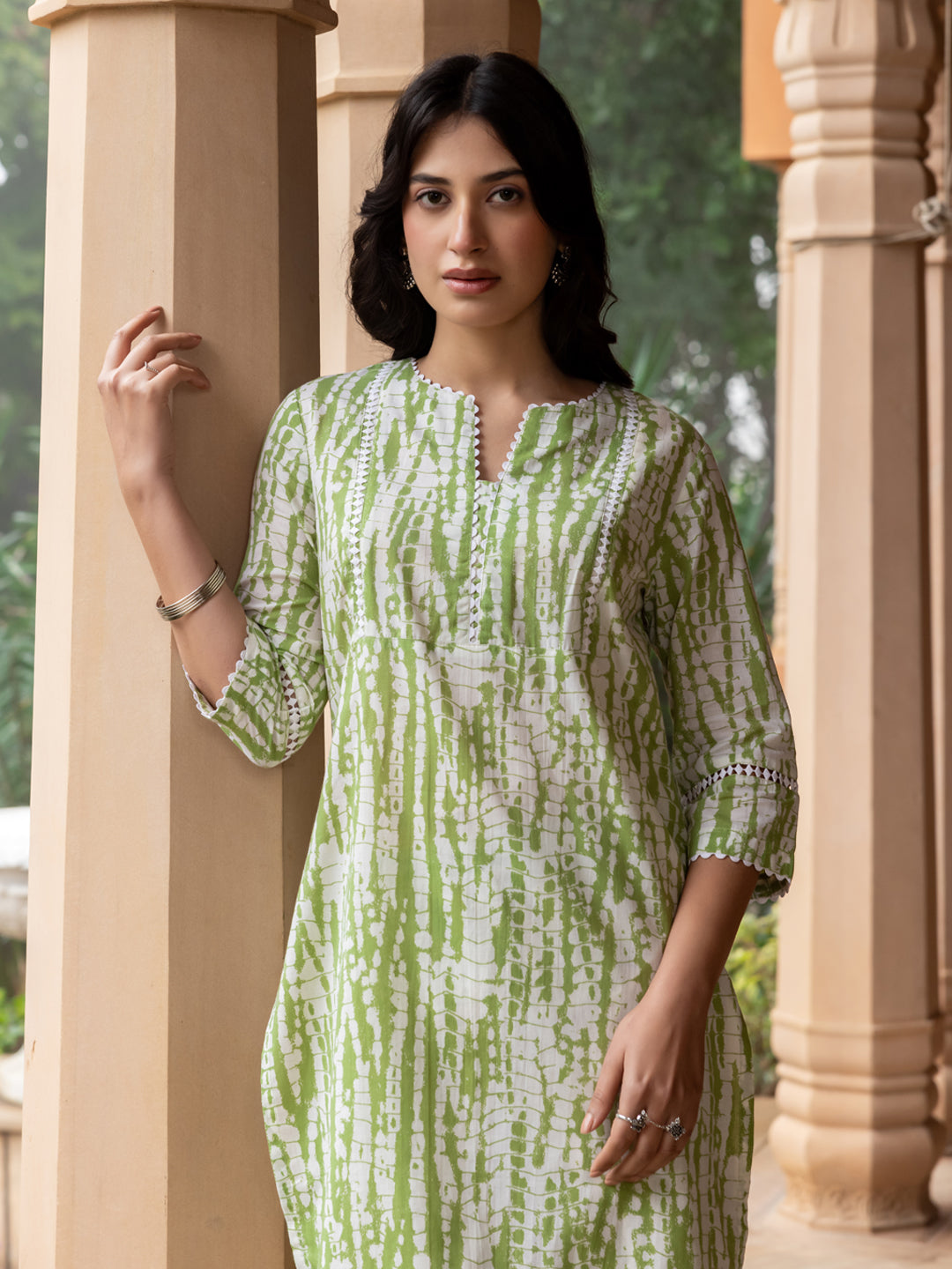 Elegant Green Cotton Straight Fit Kurta Set for Women