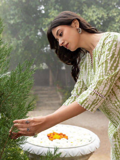 Elegant Green Cotton Straight Fit Kurta Set for Women